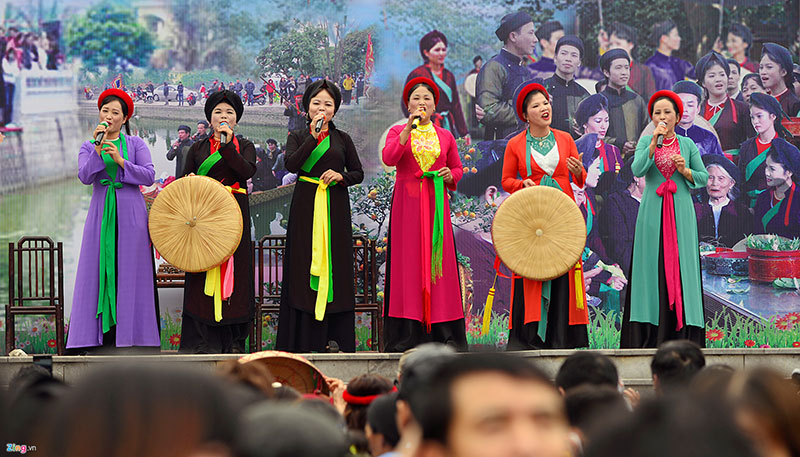 Dịch vụ cho thuê trang phục đắt khách ở hội Lim